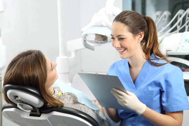dentist talking to patient about rinsing after brushing